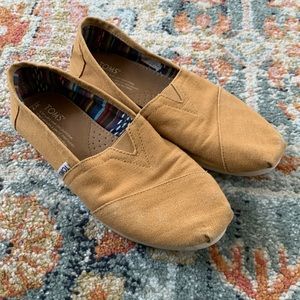 Women’s tan toms size 7